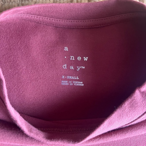 A New Day Boxy Elbow Sleeve Cropped T-Shirt - Picture 4 of 5